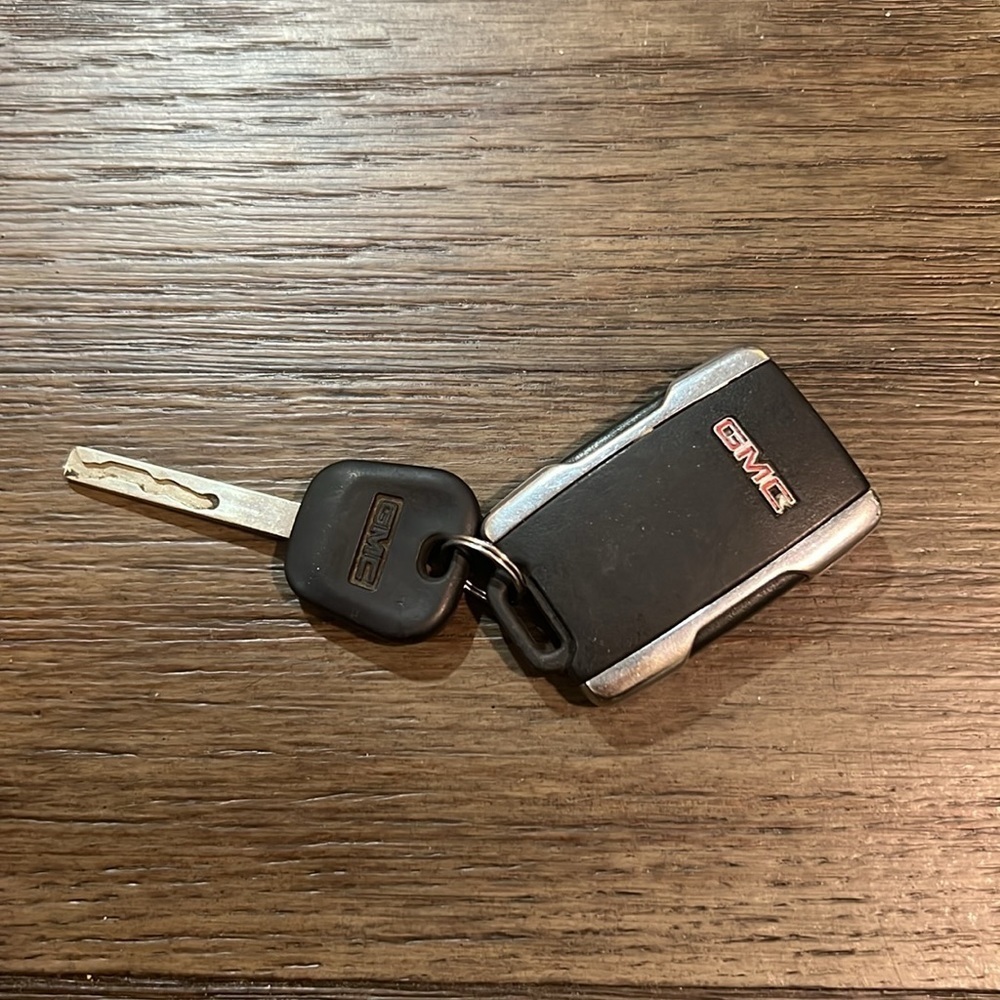GMC Key/Fob​​​​ - Picture 2 of 3